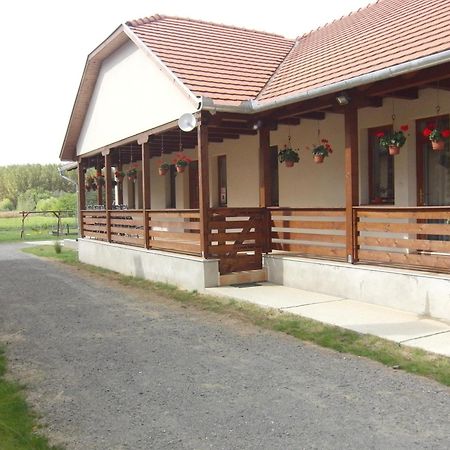 Kekszilva Vendeghaz Otel Pap Dış mekan fotoğraf